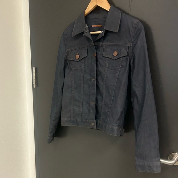 Sessun M NWOT dark blue denim “Tosca”
Jean Jacket with Modern Design- stiffer - Picture 14 of 14